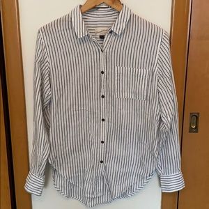 DONATING 10/4 - Universal thread striped button down top
